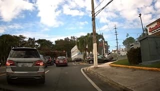 Captado en vídeo choque vehicular