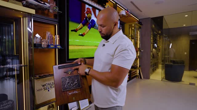 Carlos Beltrán comparte su colección más valiosa