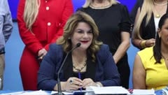 Asegura la gobernadora: "Jenniffer Aydin González Colón de Vargas está determinada a correr a un segundo término"