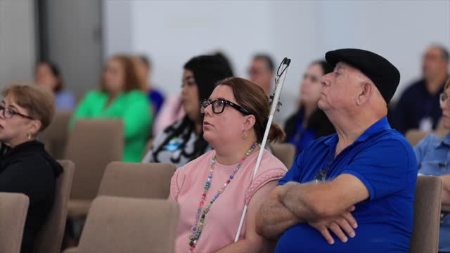 Huracanes, sequías y calor extremo: adiestran personas con impedimentos para tener un plan de respuesta
