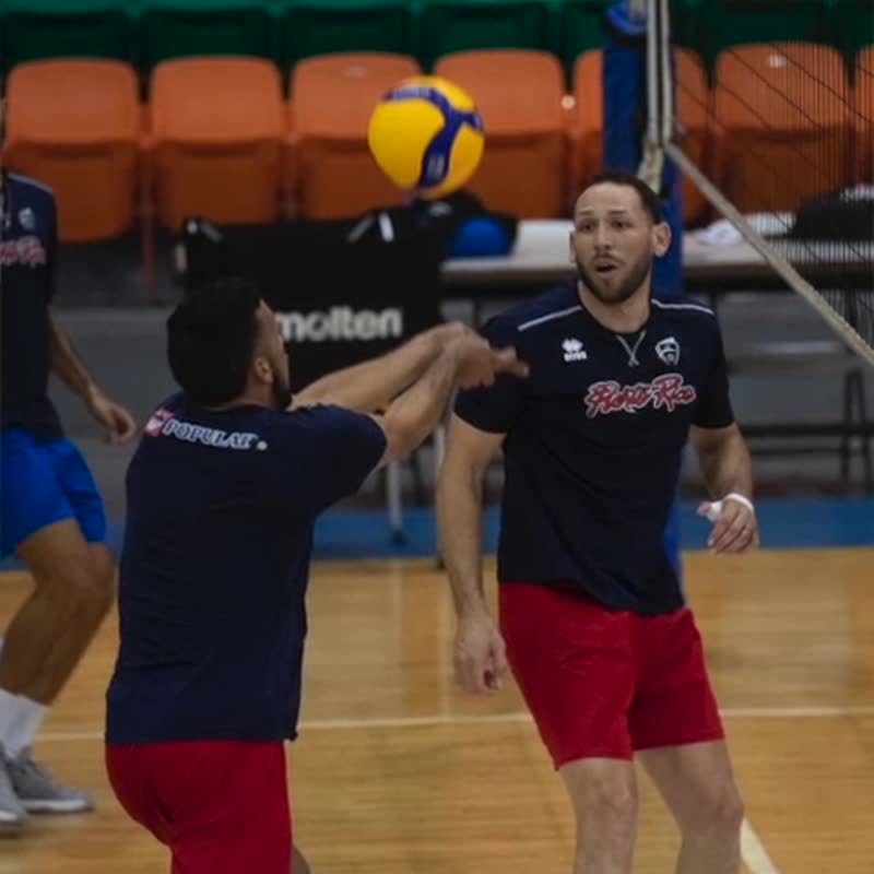 Calienta la cancha la Selección Nacional de Voleibol Masculino Videos